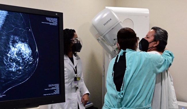 Iniciativa prevé que, ante fallas del sistema público, el Gobierno pague atención en hospitales privados