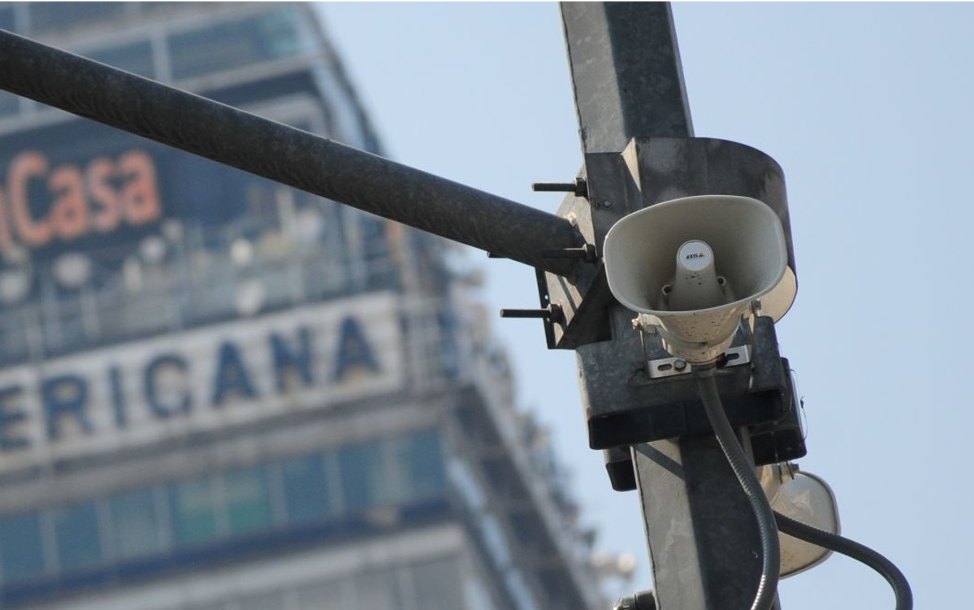 La Coordinación Nacional de Protección Civil recordó que la alerta sísmica sonará en miles de altavoces, radios, televisores y dispositivos móviles en gran parte del país, y subrayó que la clave está en mantener la calma.