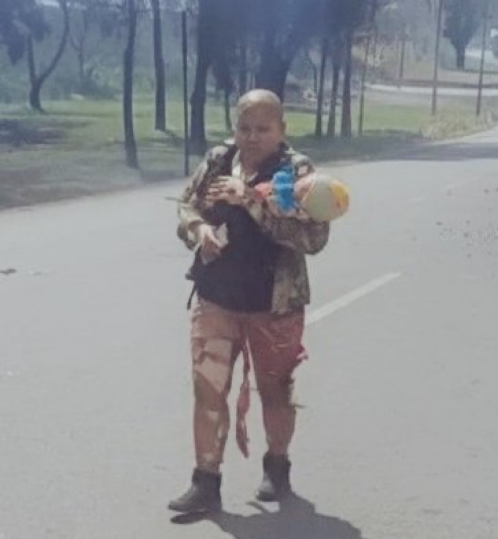 La Fundación Michou y Mau, encargada del traslado y atención médica, informó que Jazlyn ingresó al quirófano la mañana de este martes para una valoración integral. Los especialistas determinaron las zonas que requerirán injertos cutáneos y evaluaron el estado de su vía aérea para definir los pasos a seguir respecto a la intubación. Su condición fue reportada como “crítica estable”.