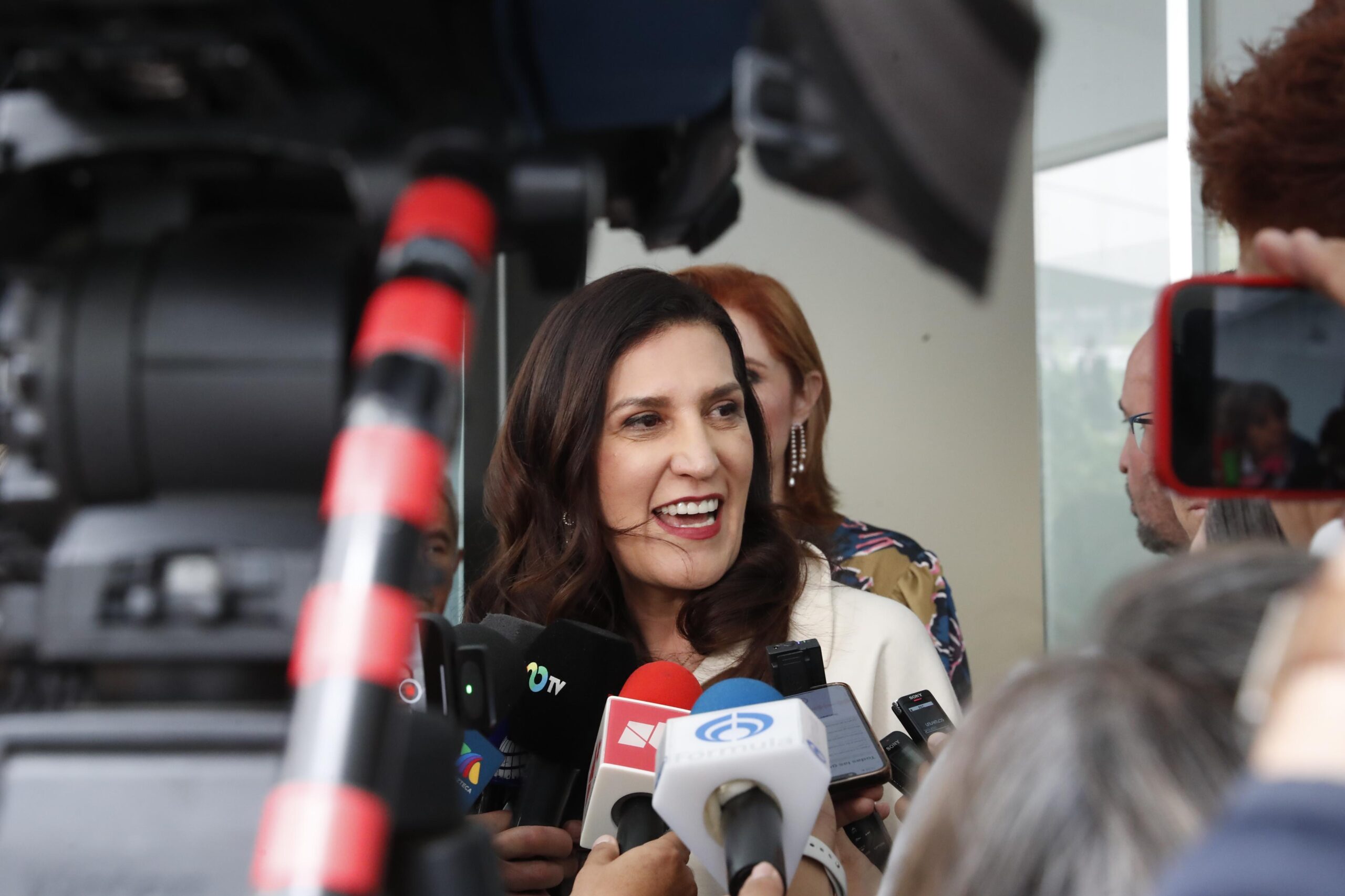 La propuesta, respaldada por organizaciones como Madres Buscadoras México y la Fundación Rhonita Vive, busca frenar una práctica que —según la legisladora— afecta a miles de personas, particularmente jóvenes, que son forzadas o engañadas para integrarse al crimen organizado.