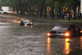 Diversos sistemas meteorológicos interactuarán este fin de semana sobre el territorio nacional, generando lluvias intensas, oleaje elevado y temperaturas extremas en varias regiones del país, informó el Servicio Meteorológico Nacional (SMN).