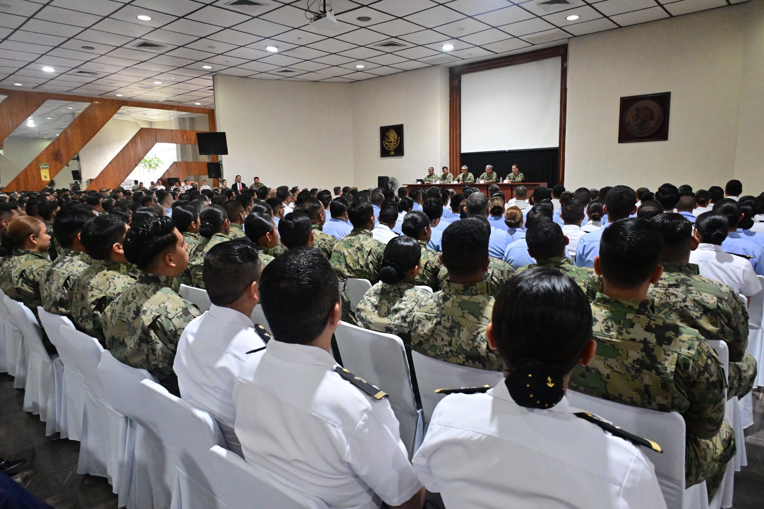 El titular de Marina enfatizó que el prestigio institucional se construye diariamente, a través de la preparación, el compromiso y la capacidad de comunicación del personal, siempre enmarcados en los más altos valores de la Armada.