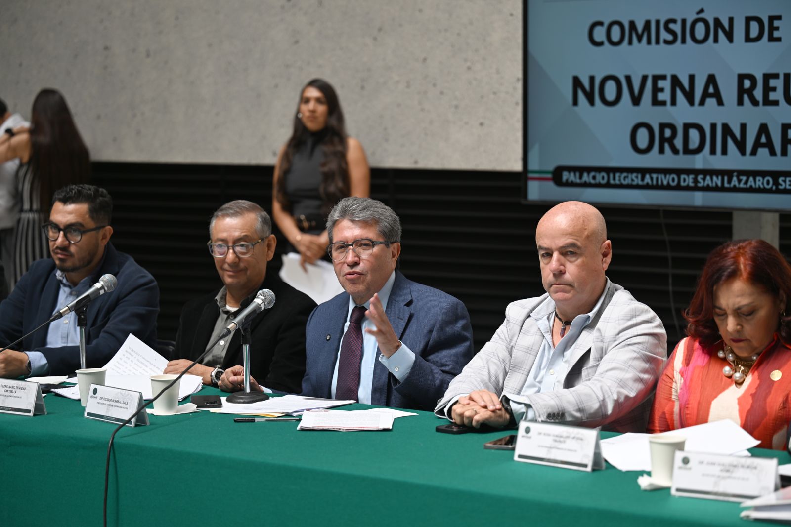 Monreal subrayó que el Congreso tiene el deber de atender con seriedad los temas que afectan la salud pública, en especial aquellos relacionados con el uso de dispositivos electrónicos de nicotina, cuyo impacto ha generado preocupación en diversos sectores.