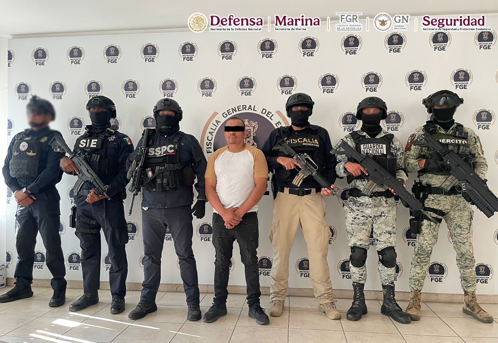 Ramírez Hernández está vinculado con múltiples delitos de alto impacto, entre ellos extorsión, homicidio calificado, narcomenudeo, robo de vehículos y secuestro.