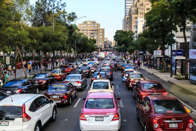 Este jueves aplica Hoy No Circula para autos con engomado verde y placas terminadas en 1 y 2