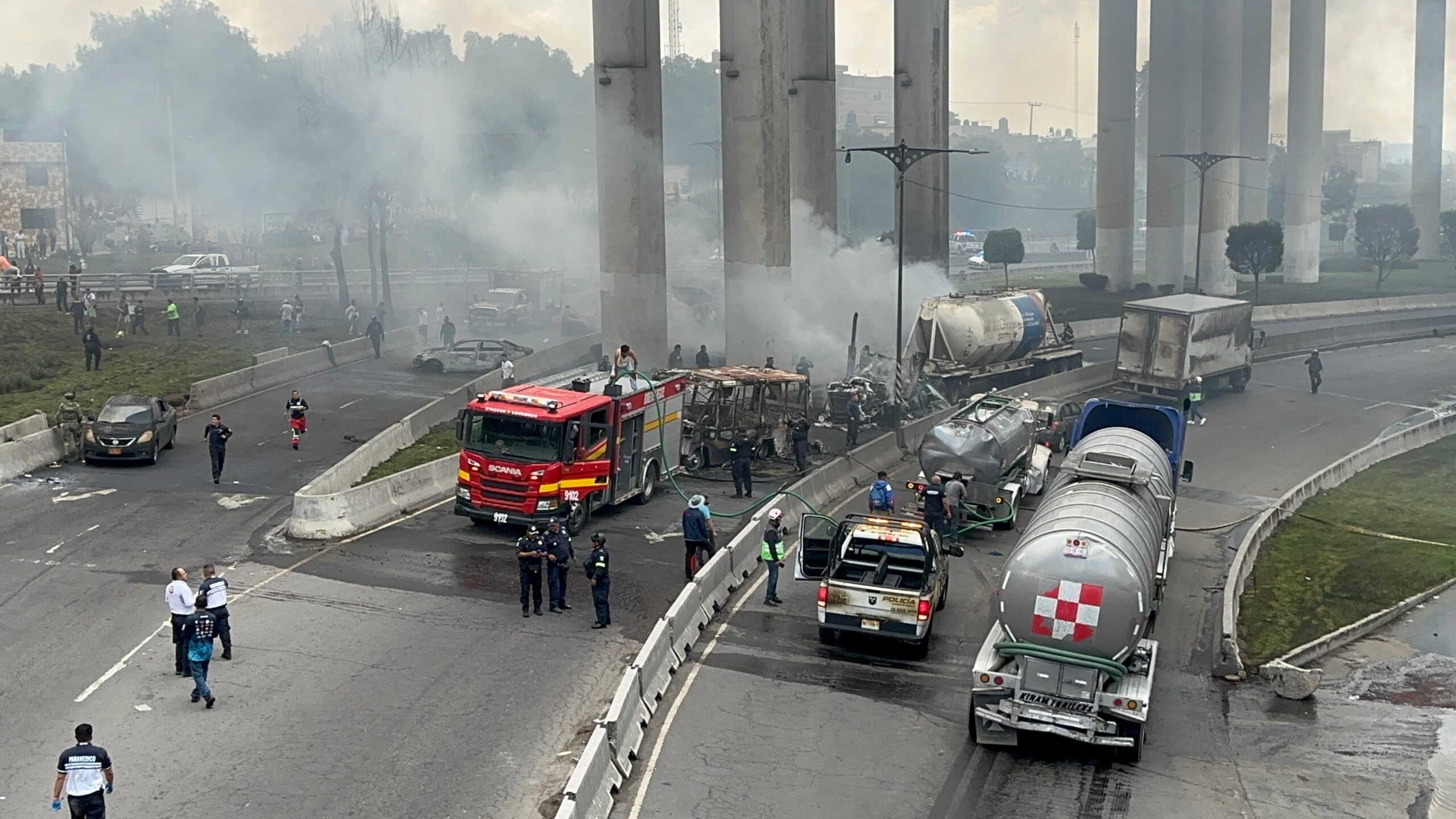 Explosión de pipa en Iztapalapa deja ocho muertos; autoridades intensifican atención a víctimas