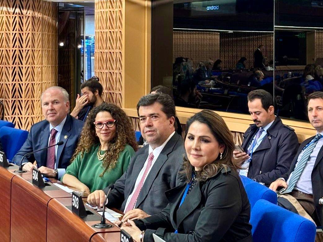 El legislador sostuvo que los partidos políticos surgieron como mecanismos para encauzar intereses sociales, liderazgos y competir en procesos electorales, lo que los convierte en el vínculo directo entre la ciudadanía y la democracia moderna.