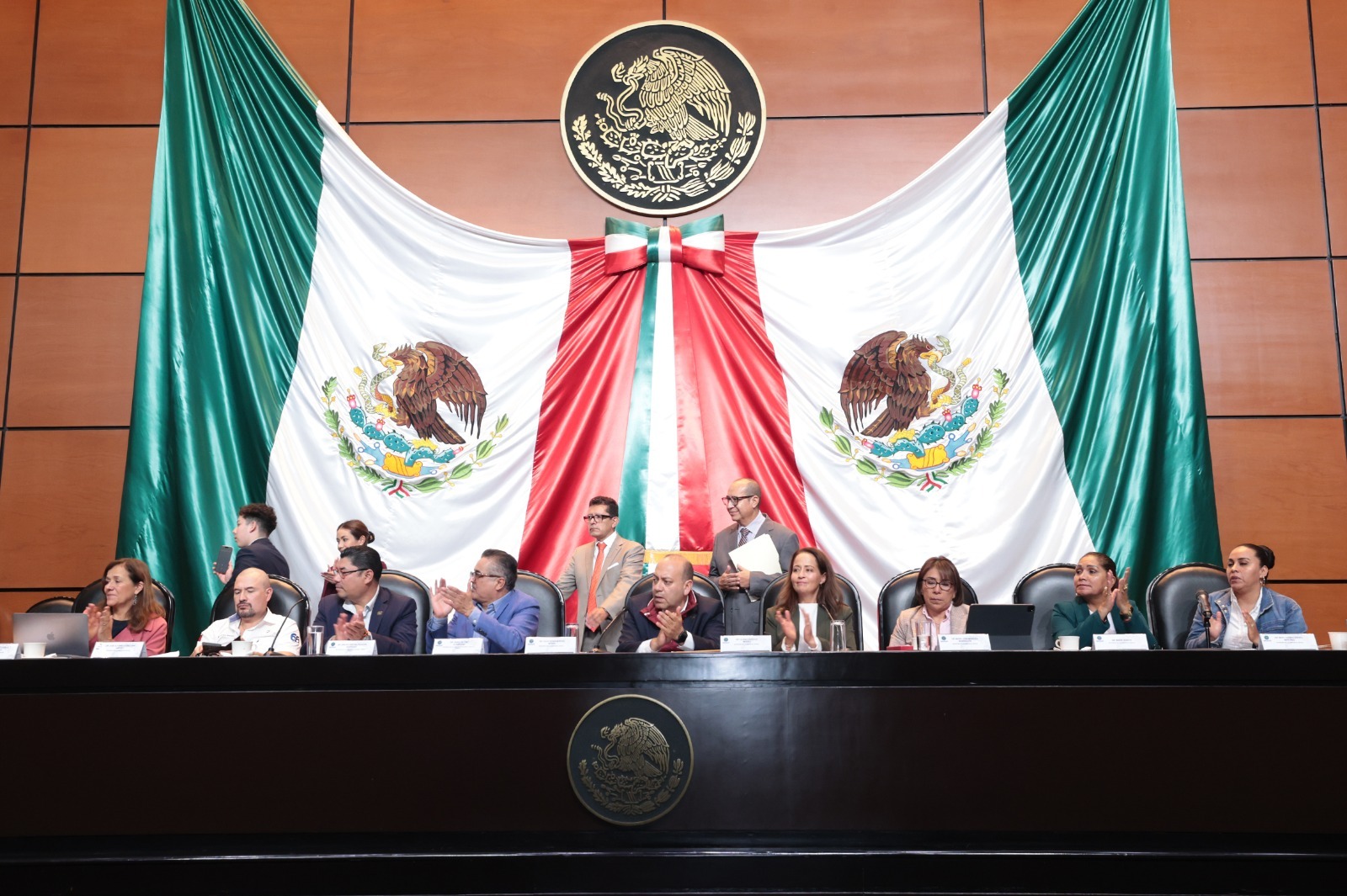 Académicos y especialistas advierten sobre posibles restricciones al acceso a la justicia; legisladores defienden apertura del proceso legislativo.