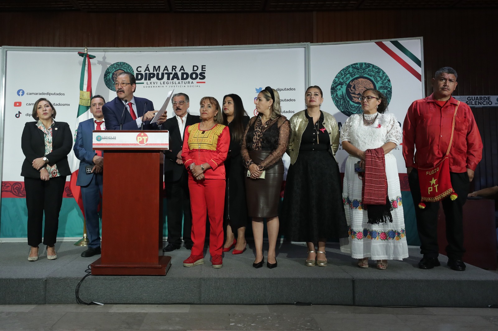 Recordó que en octubre de 2023 el PT ya había presentado una iniciativa similar al artículo 123 constitucional.