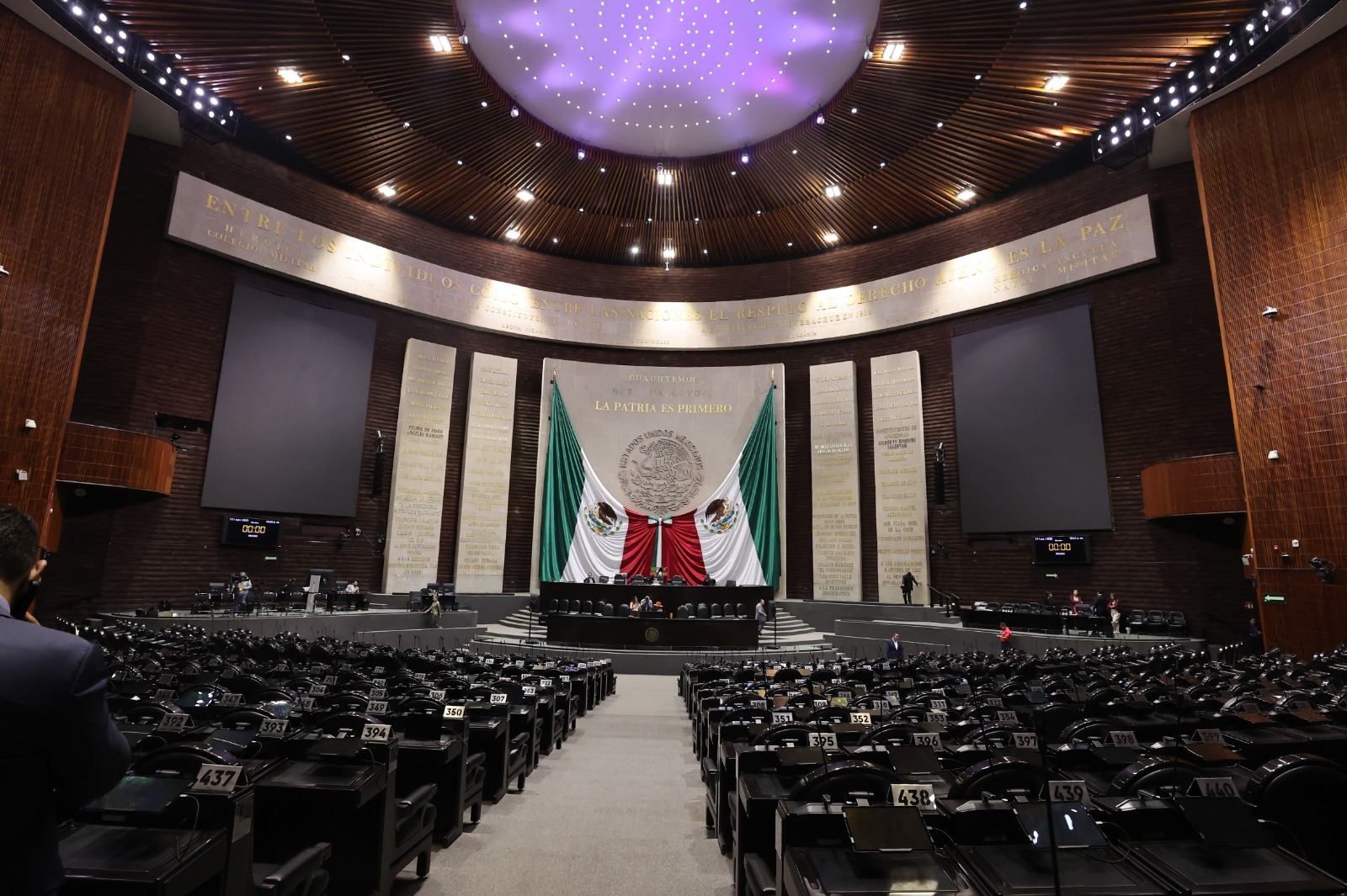 Durante la discusión en lo general del dictamen de la Comisión de Hacienda y Crédito Público sobre la Ley de Ingresos de la Federación para 2026, diputadas y diputados de todas las fracciones fijaron postura entre acusaciones de endeudamiento y defensa de una recaudación más justa.