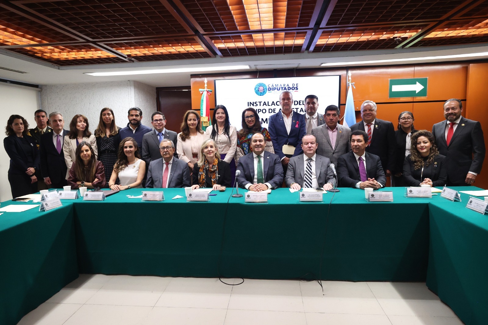 La Cámara de Diputados instaló este martes el Grupo de Amistad México–Argentina, presidido por el diputado Juan Luis Carrillo Soberanis (PVEM), con el propósito de tender un puente de entendimiento, diálogo y colaboración entre ambas naciones, reafirmando los lazos históricos, culturales y económicos que las han unido por más de un siglo.