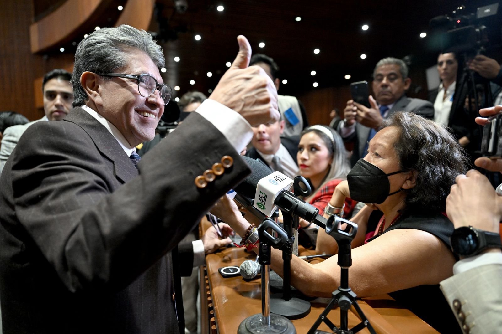 El también coordinador de Morena precisó que el Grupo de Amistad lo preside el PRI, pero pidió a Moreira esperar a que mejoren las condiciones para llevar a cabo su instalación.