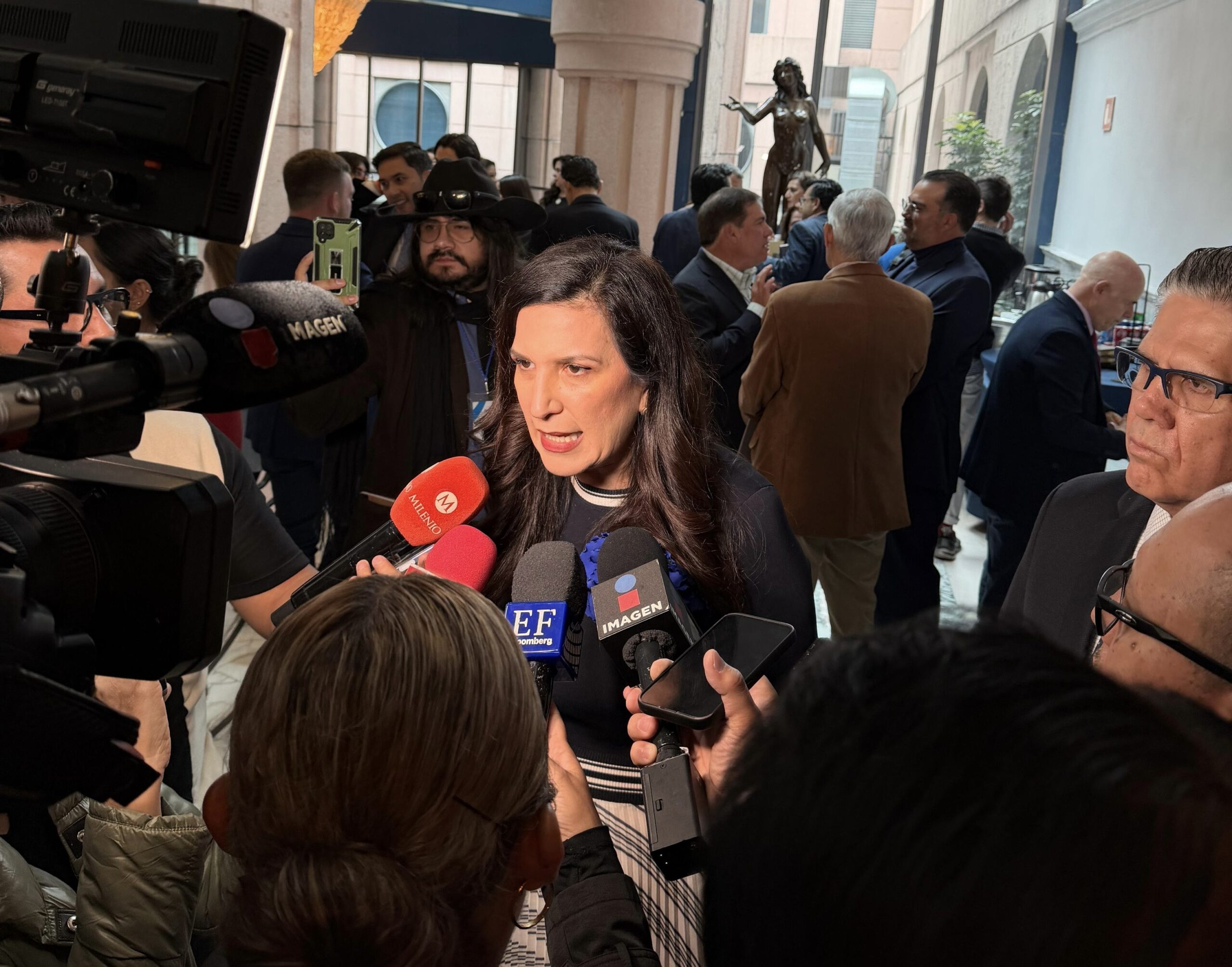 López Rabadán señaló que, como presidenta de la Cámara de Diputados, garantizará que el análisis de la minuta sea “amplio, plural, transparente y de cara a la ciudadanía”.