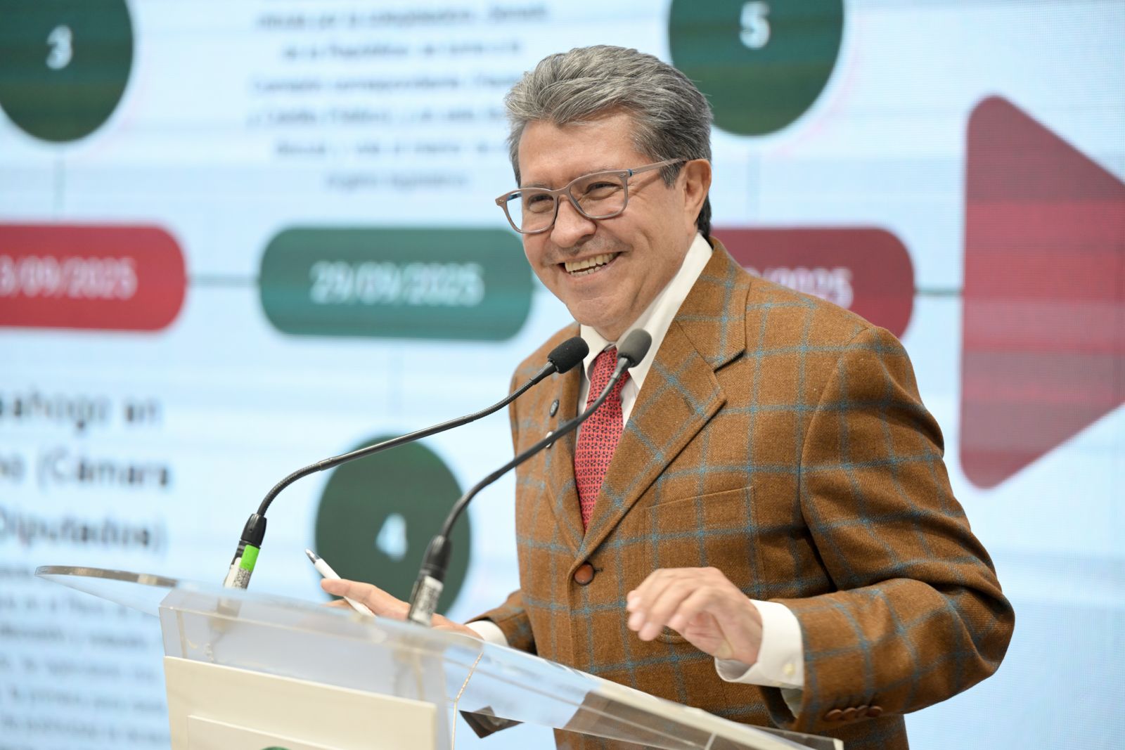 Prohíbe la publicidad engañosa sobre costos y cargos, y obliga a reembolsar cualquier cobro indebido