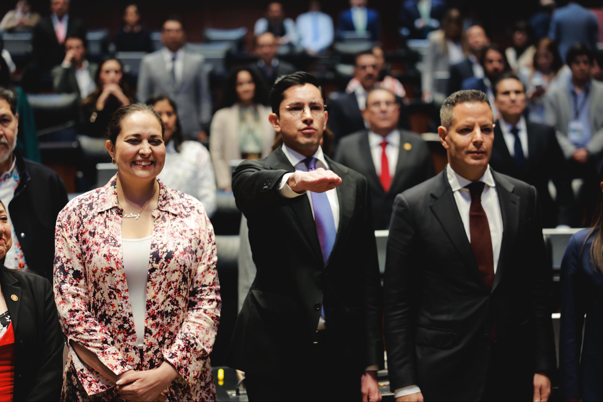 Tras la votación en el Pleno, la presidenta del Senado, Laura Itzel Castillo Juárez, le tomó la protesta de ley para formalizar su designación.