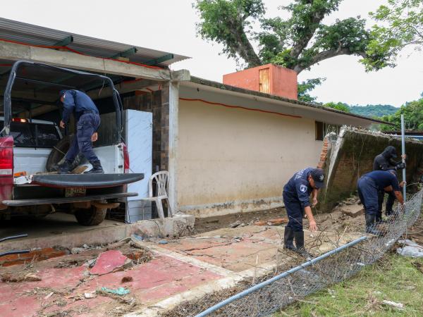El secretario de Educación Pública, Mario Delgado Carrillo, reportó que 821 planteles educativos resultaron afectados por las lluvias y deslaves registrados en Veracruz, Hidalgo, Puebla, Querétaro y San Luis Potosí.
