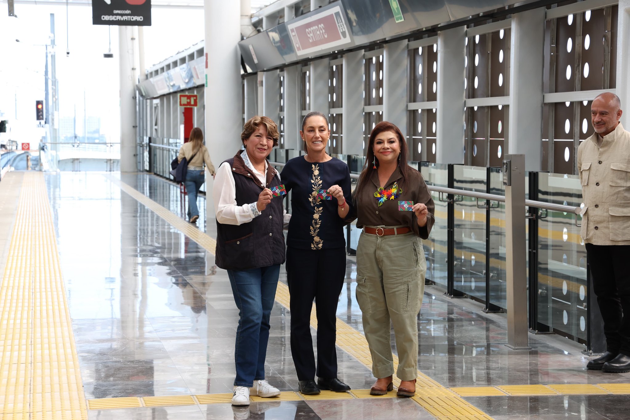 Sheinbaum abordó el tren en la estación Santa Fe para realizar un trayecto de prueba hasta Observatorio.