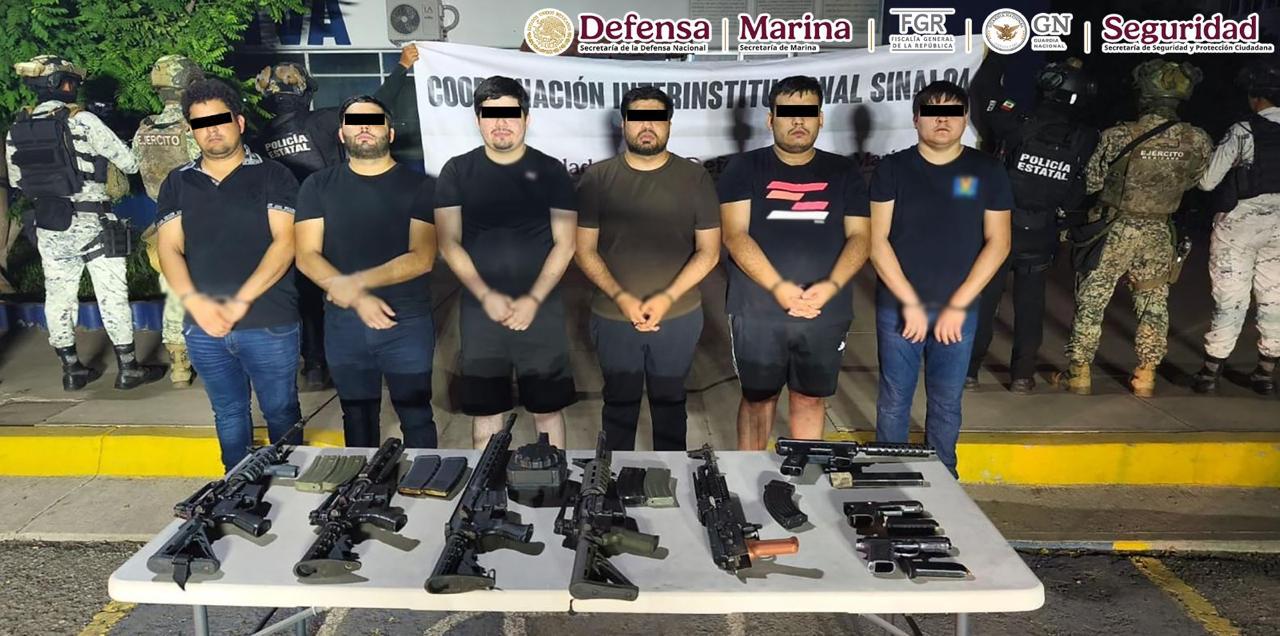 El saldo del operativo incluyó el aseguramiento de cinco armas largas, una subametralladora, dos armas cortas, 12 cargadores, 150 cartuchos útiles y tres vehículos.