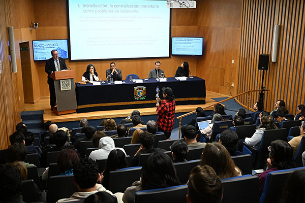 El rector participó en el Coloquio “Banco de México. A cien años de su fundación. Su historia y sus retos”, realizado en el Instituto de Investigaciones Económicas