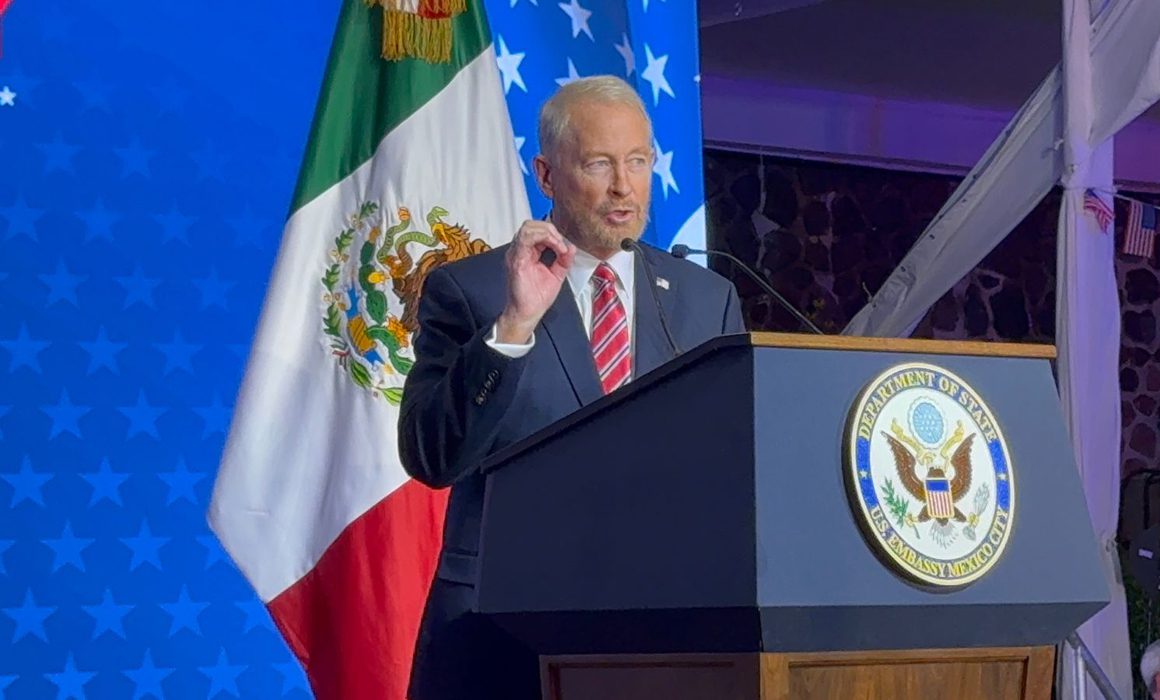 “¡Felicidades! Saludos a su equipo. Esto es bueno para la gente mexicana”, escribió Johnson a través de su cuenta oficial en X, antes Twitter,