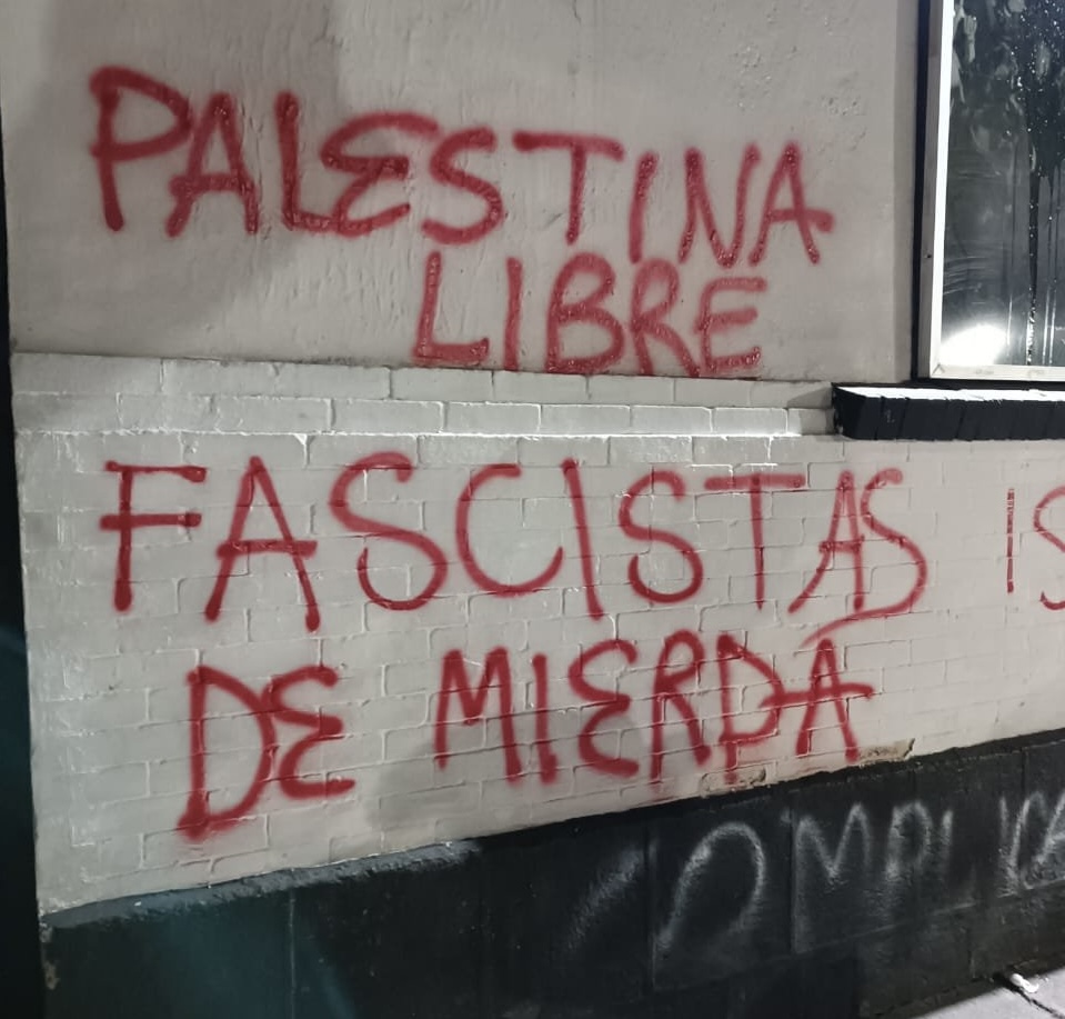 Recordó que honrar la memoria de las víctimas del Holocausto exige una condena absoluta a cualquier intento de trivializar los símbolos nazis o usarlos como herramientas de incitación al odio.