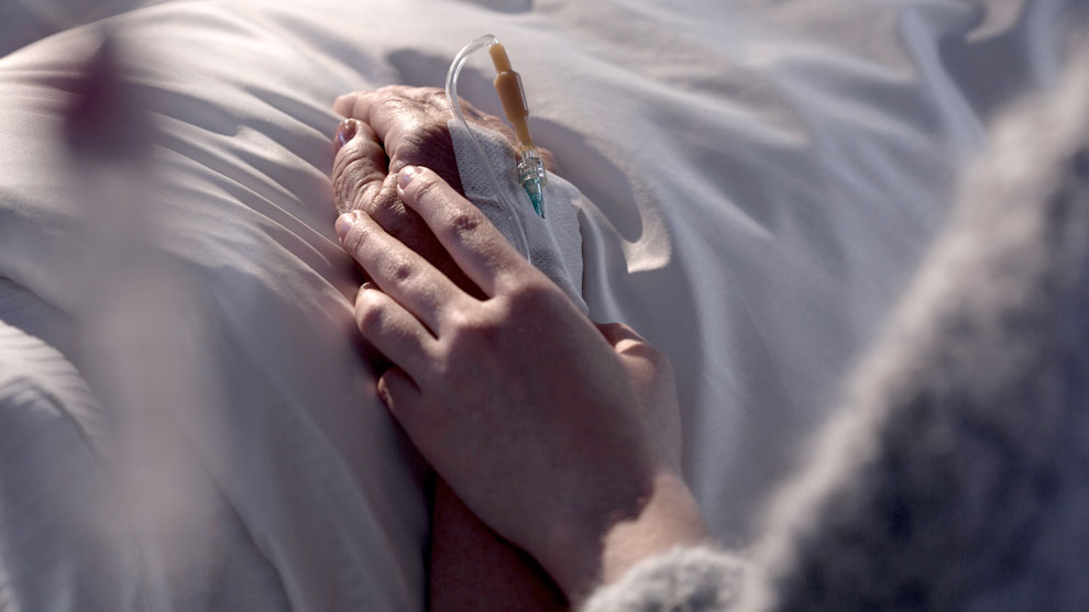 Red de Jóvenes Activadores denuncia falta de infraestructura médica y advierte que la iniciativa desplaza obligaciones del Estado.