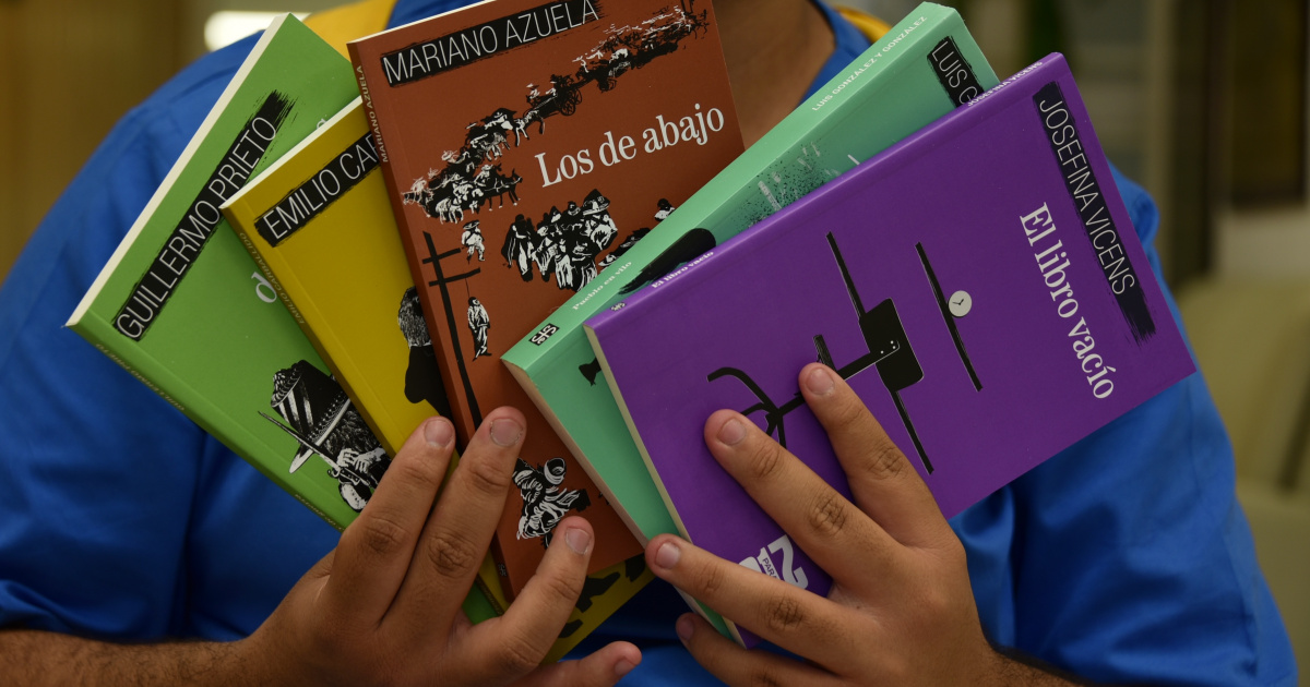 Lectura en México: mayoría lee, pero se profundiza la caída del consumo de periódicos impresos.