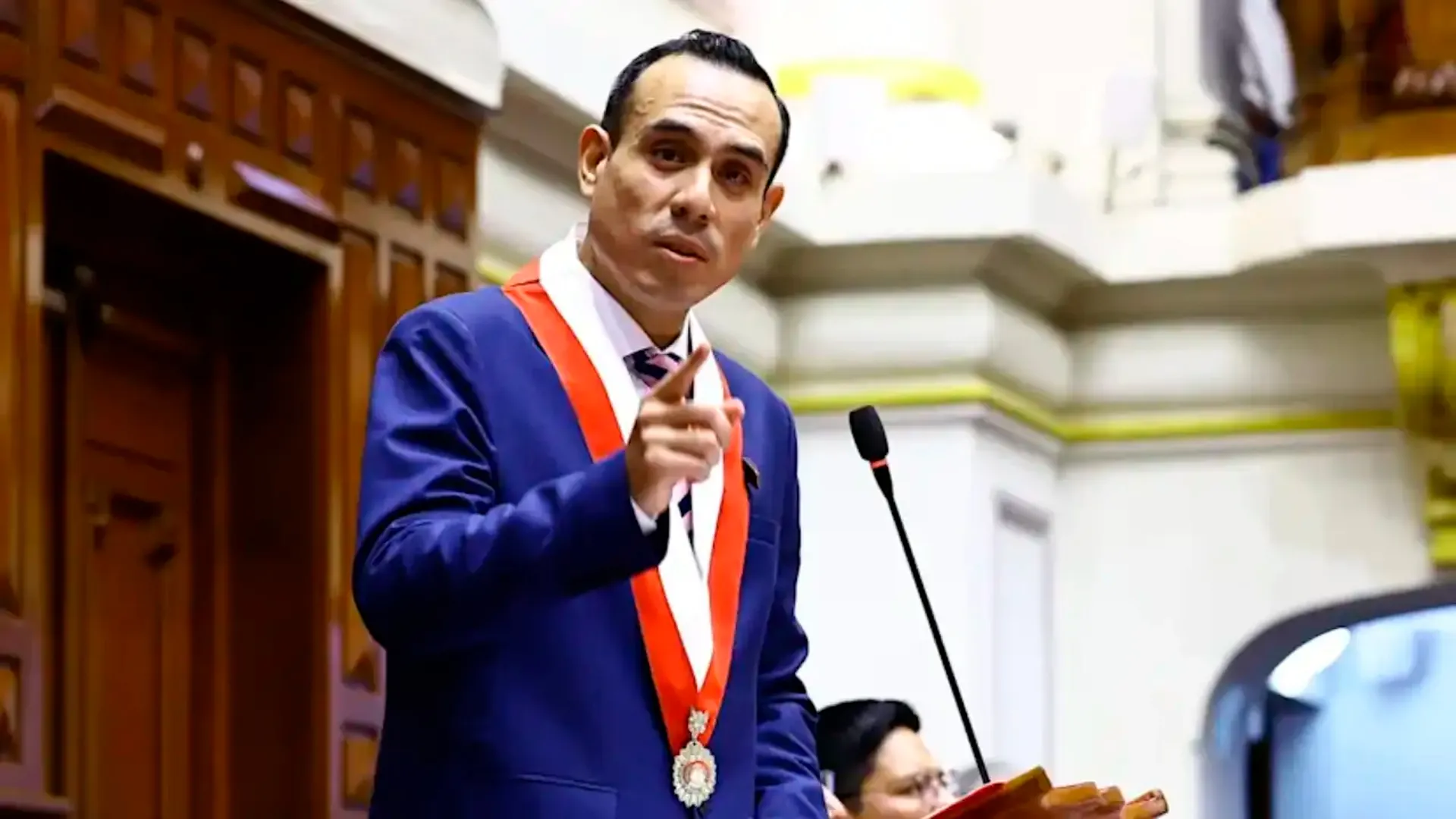 México exige salvoconducto para Betssy Chávez mientras Perú no descarta ingresar a la embajada.