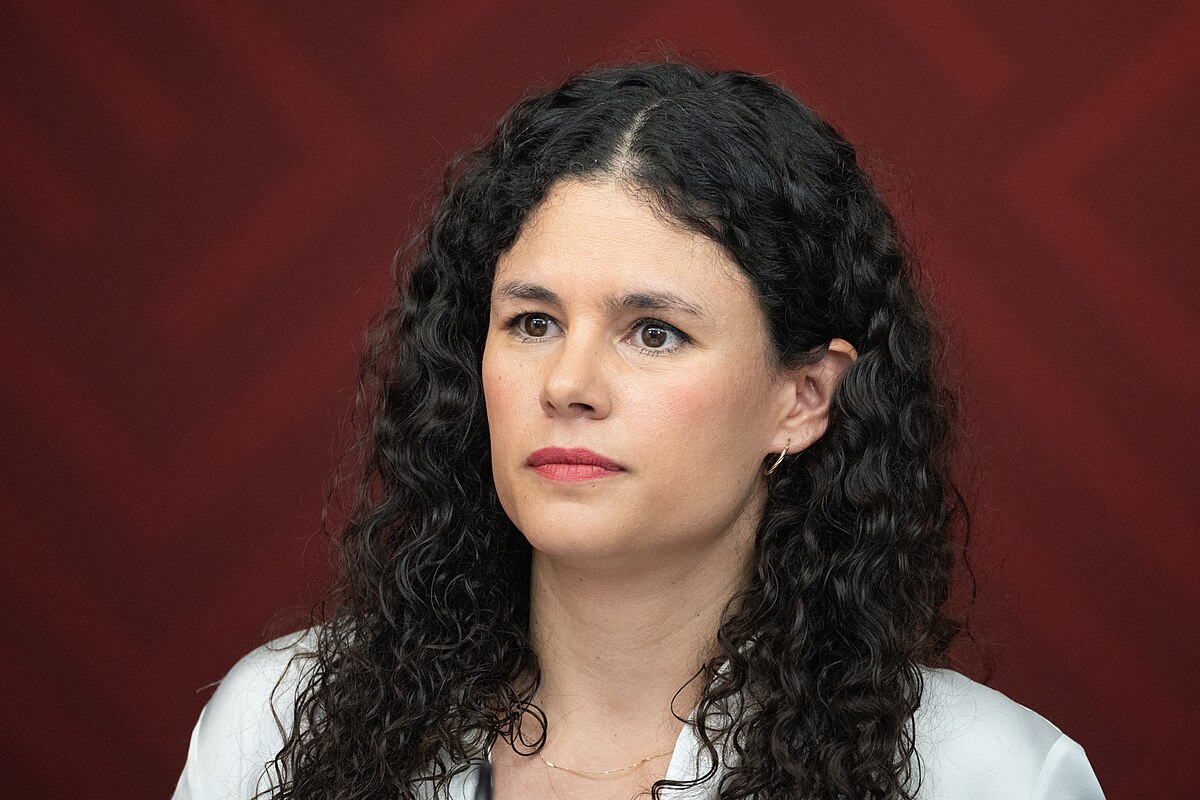 Luisa Alcalde condena la “politiquería” tras el asesinato de Carlos Manzo y exige justicia.