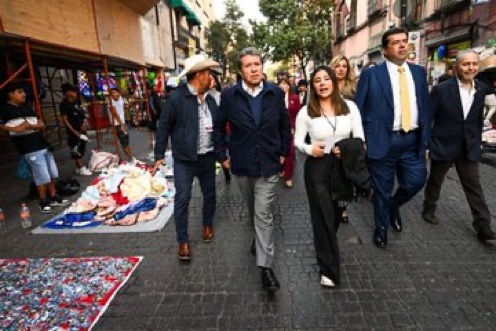 La presidenta pide a diputados y senadores informar directamente a la ciudadanía sobre los avances y acompañarla en un acto masivo en el Zócalo.