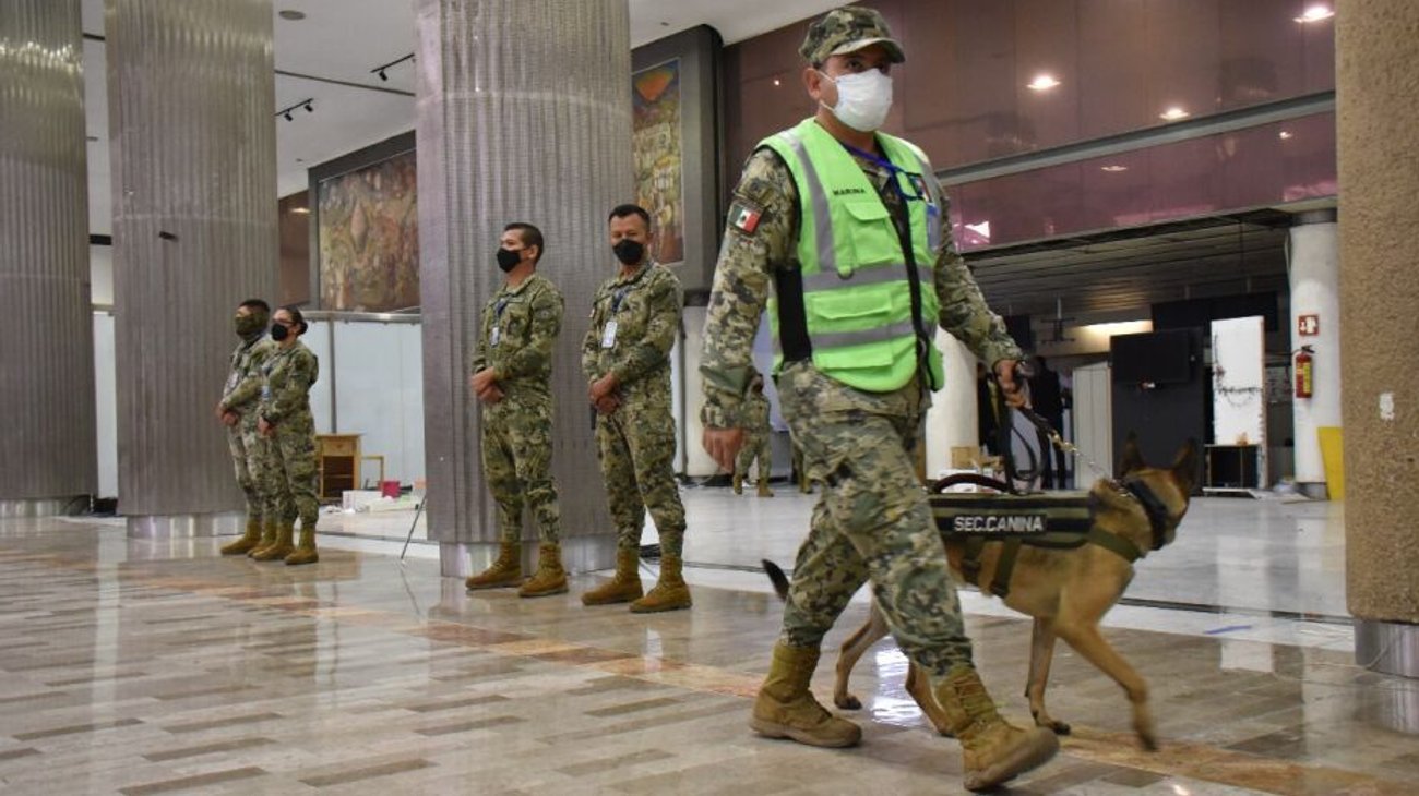 La Secretaría de Salud de la Ciudad de México activó un operativo especial en el AICM y centrales camioneras para identificar casos de influenza A(H3N2).