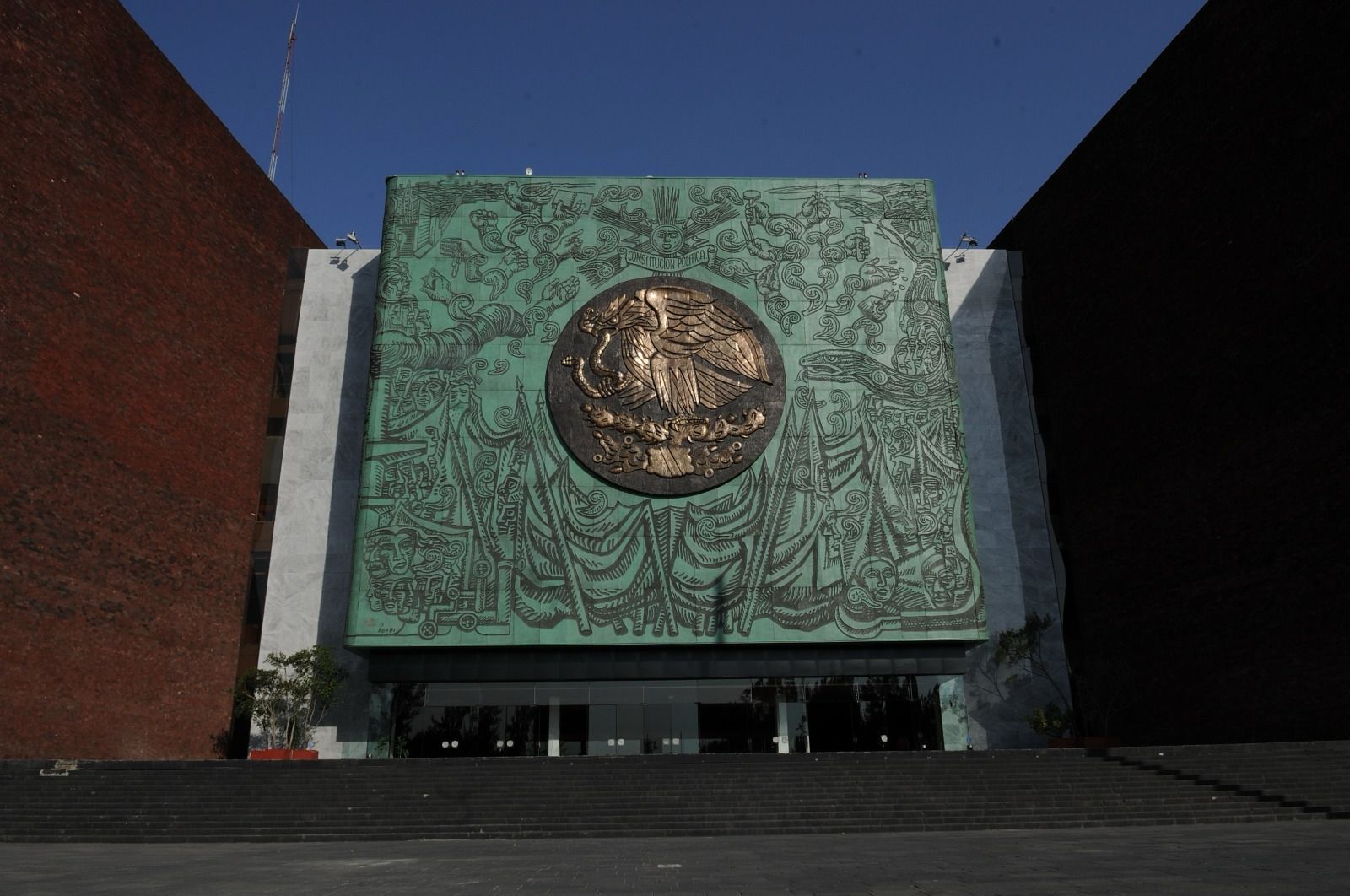 Aprueban 55 decretos, incluidas siete nuevas leyes y dos reformas constitucionales.