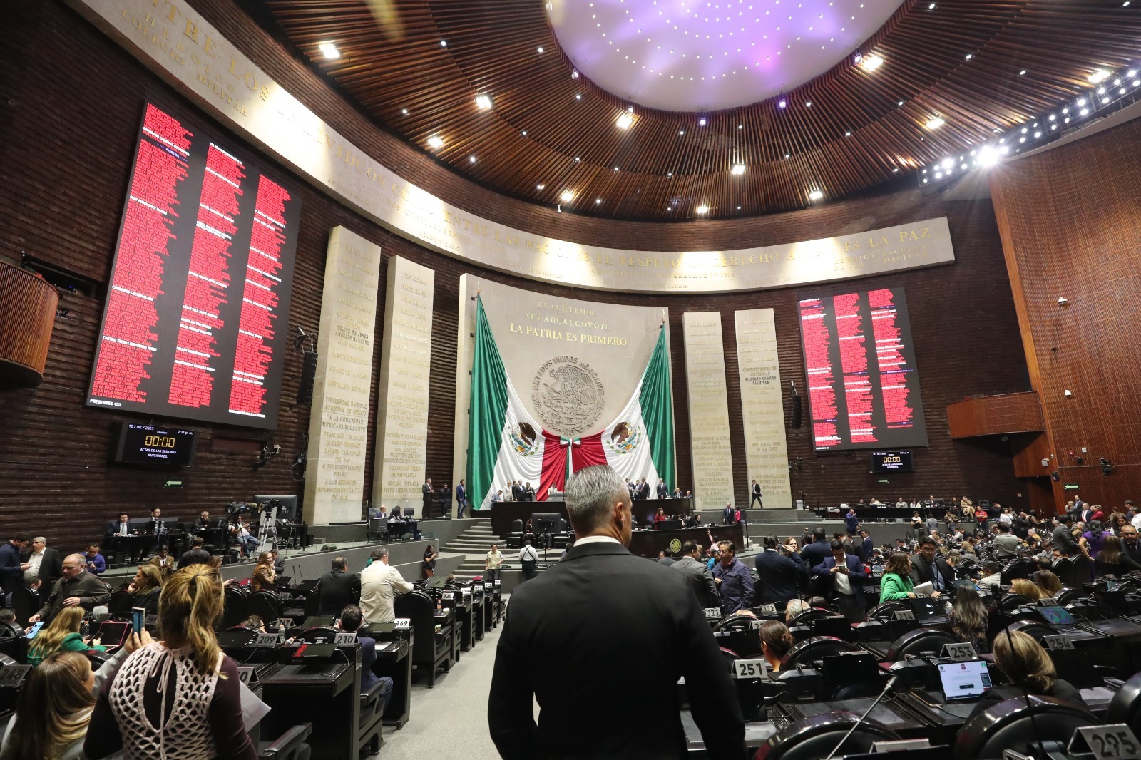 Unanimidad de 423 votos respalda lista de titulares y suplentes para el primer receso legislativo.