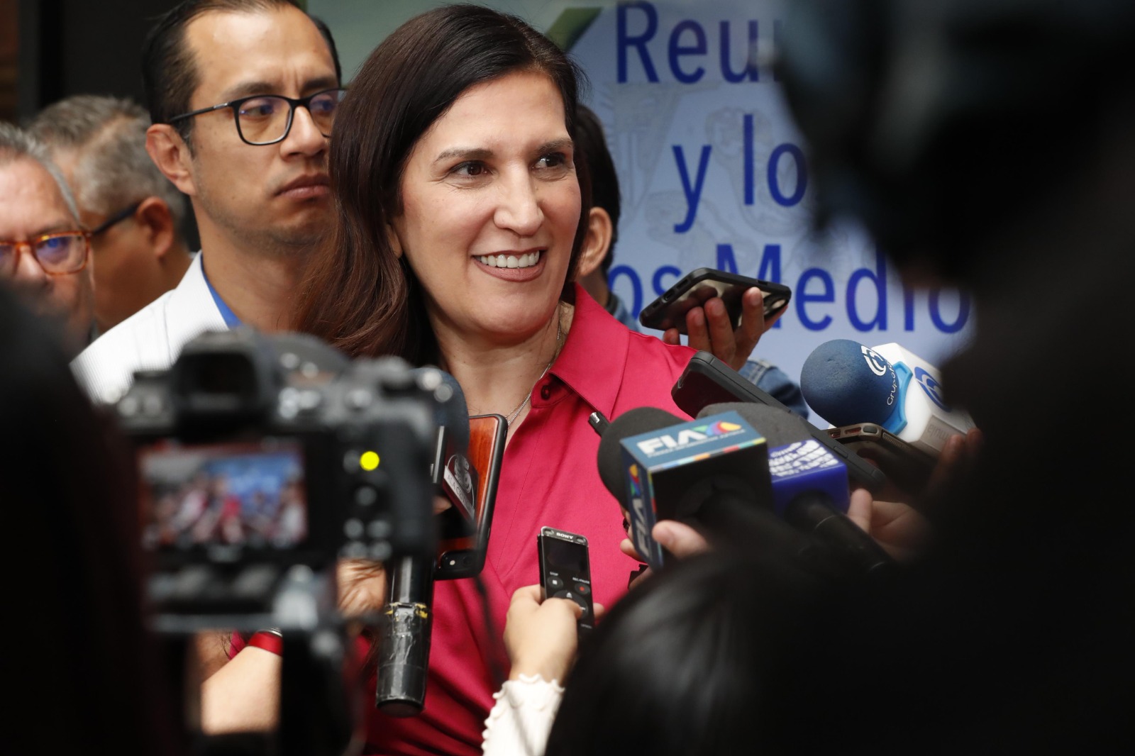 La presidenta de la Mesa Directiva, Kenia López Rabadán, reconoce la lucha de la venezolana y urge a México a reflexionar sobre el valor de la democracia.