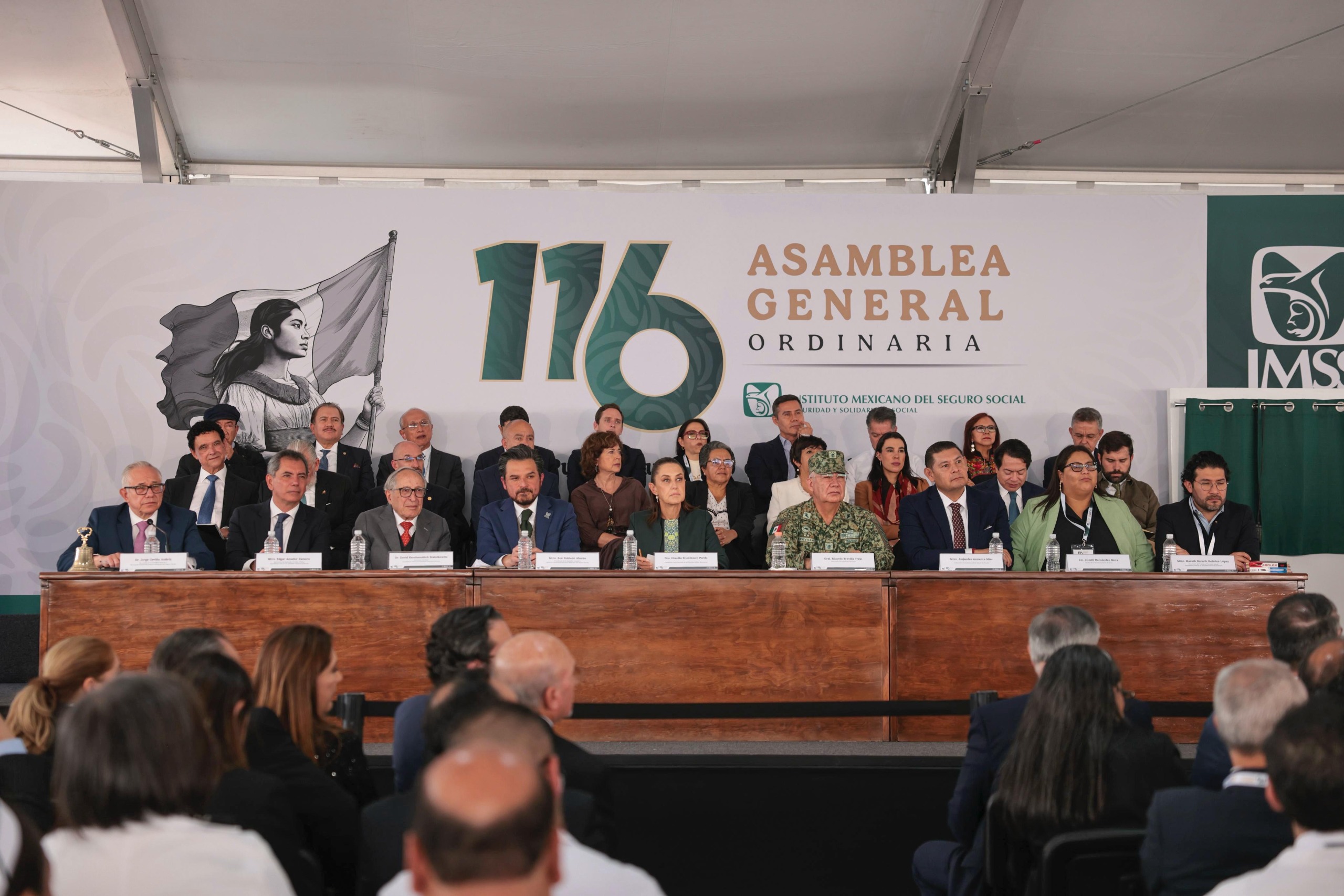 anunció que en enero de 2025 iniciará la credencialización universal