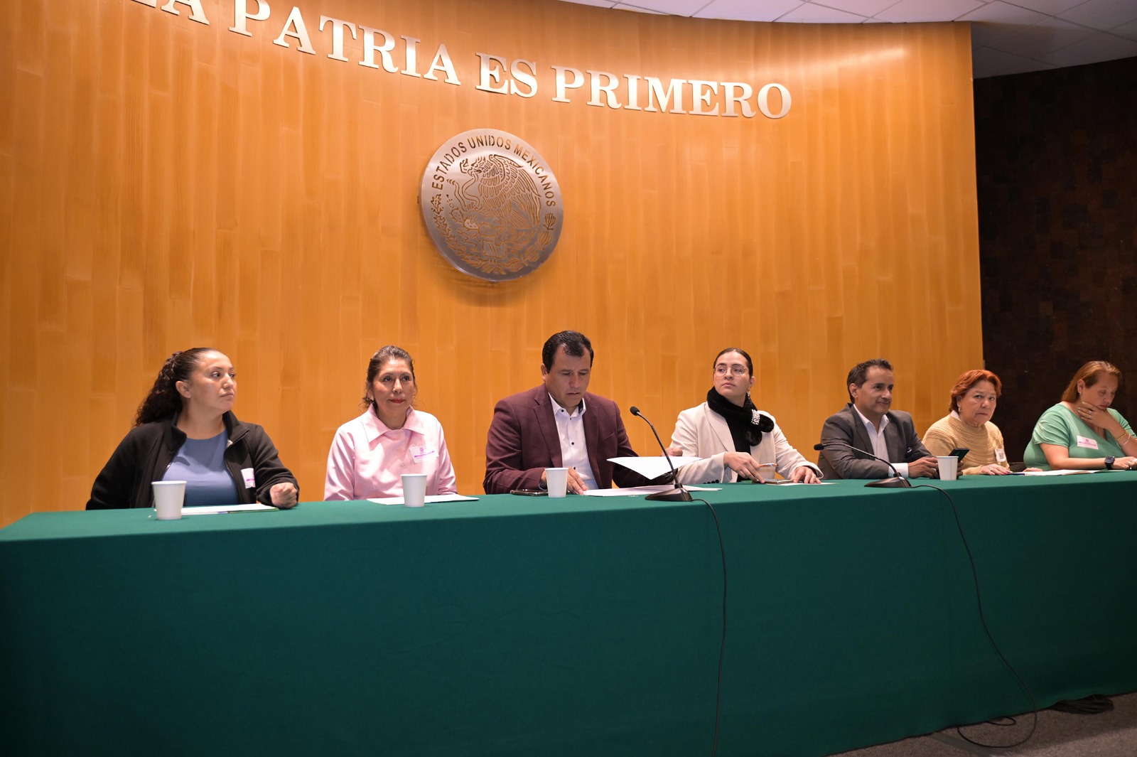 En el foro “Mujer, pilar de la economía mexicana”, el diputado de Morena llamó a visibilizar las aportaciones económicas de las mujeres,