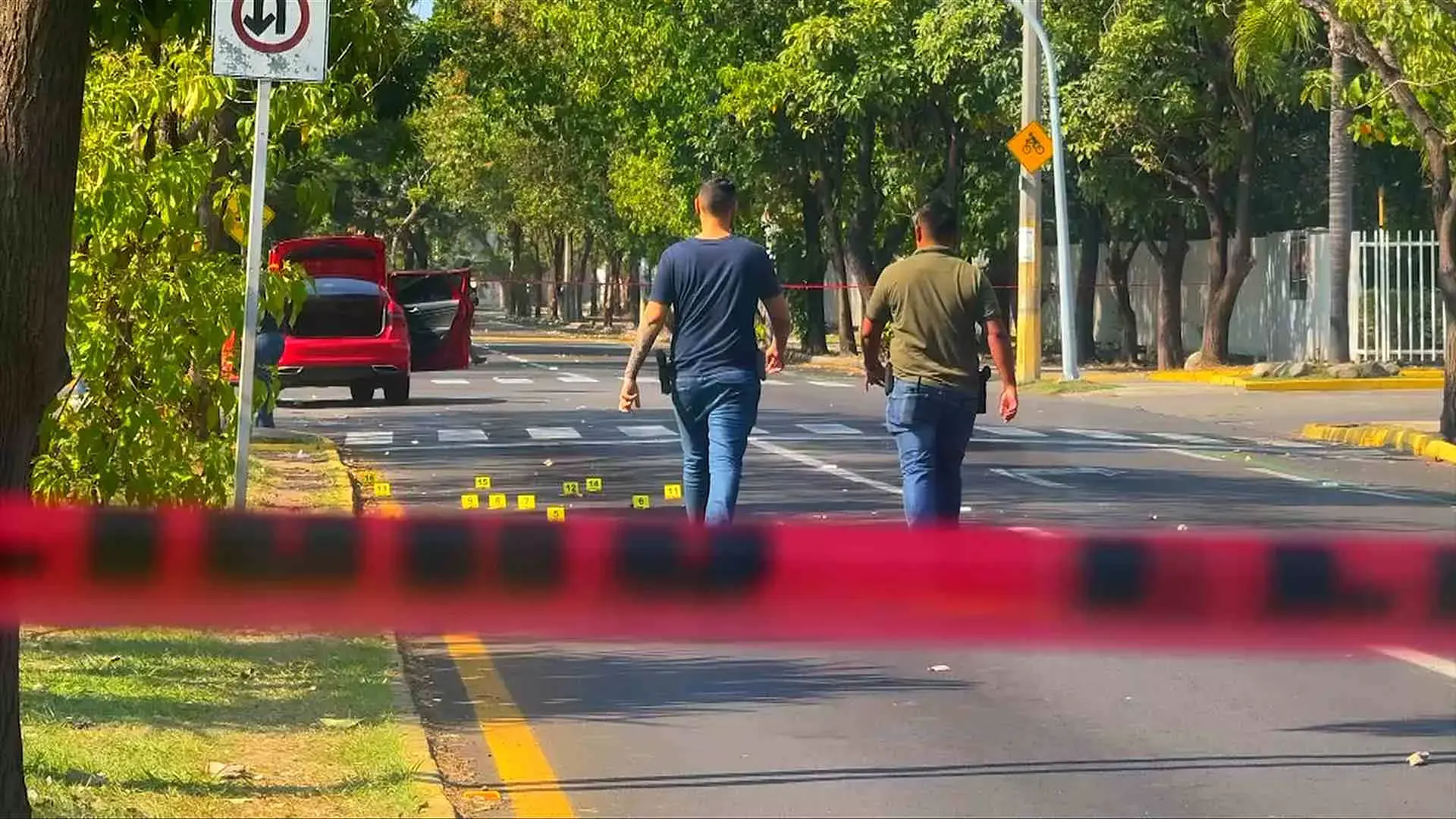 Un comando en motocicleta emboscó a Efraín Medina Valenzuela en Villa de Álvarez; la Fiscalía investiga el crimen.