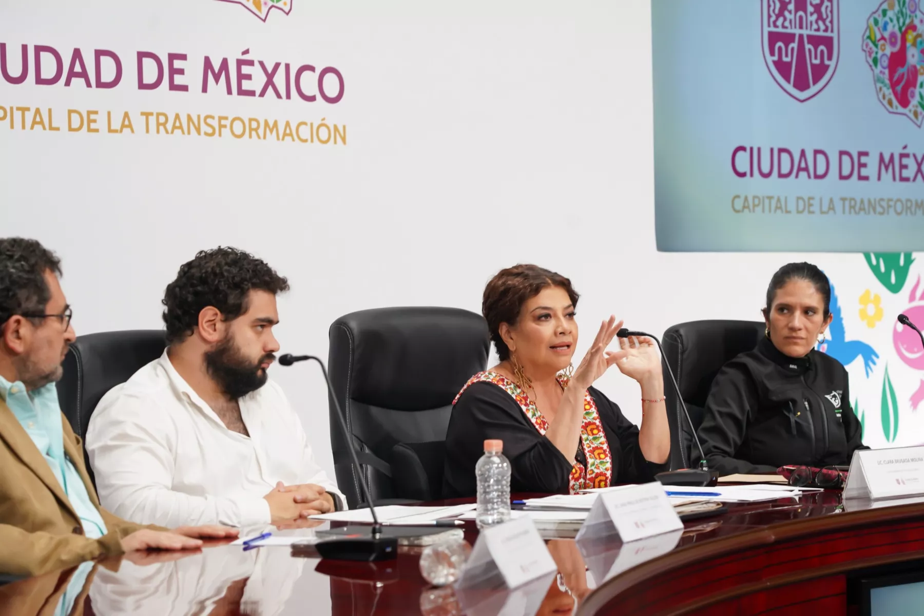 Más de 4.5 millones de personas podrán acceder a descuentos en predial, tenencia y regularización fiscal; el gobierno capitalino busca fortalecer la recaudación con justicia tributaria.