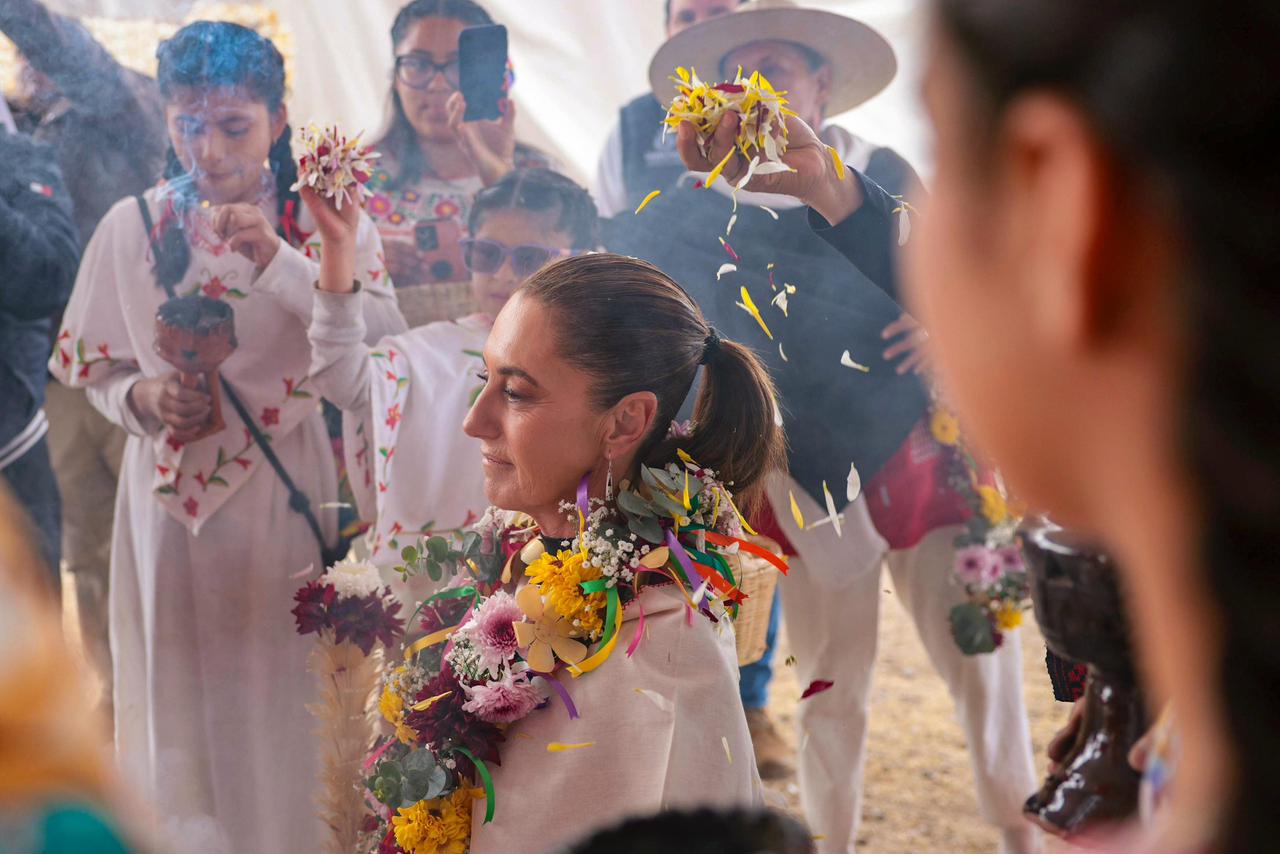 La presidenta asegura que no existen reportes de actividad militar en el espacio aéreo nacional.