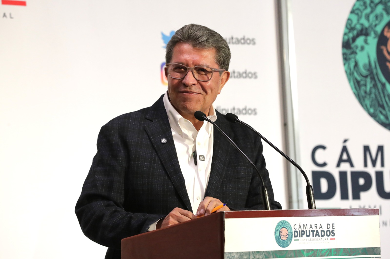 El coordinador de Morena en San Lázaro subraya que relativizar la soberanía pone en riesgo el orden internacional y recuerda que, para México, la defensa del territorio es una lección histórica y constitucional.