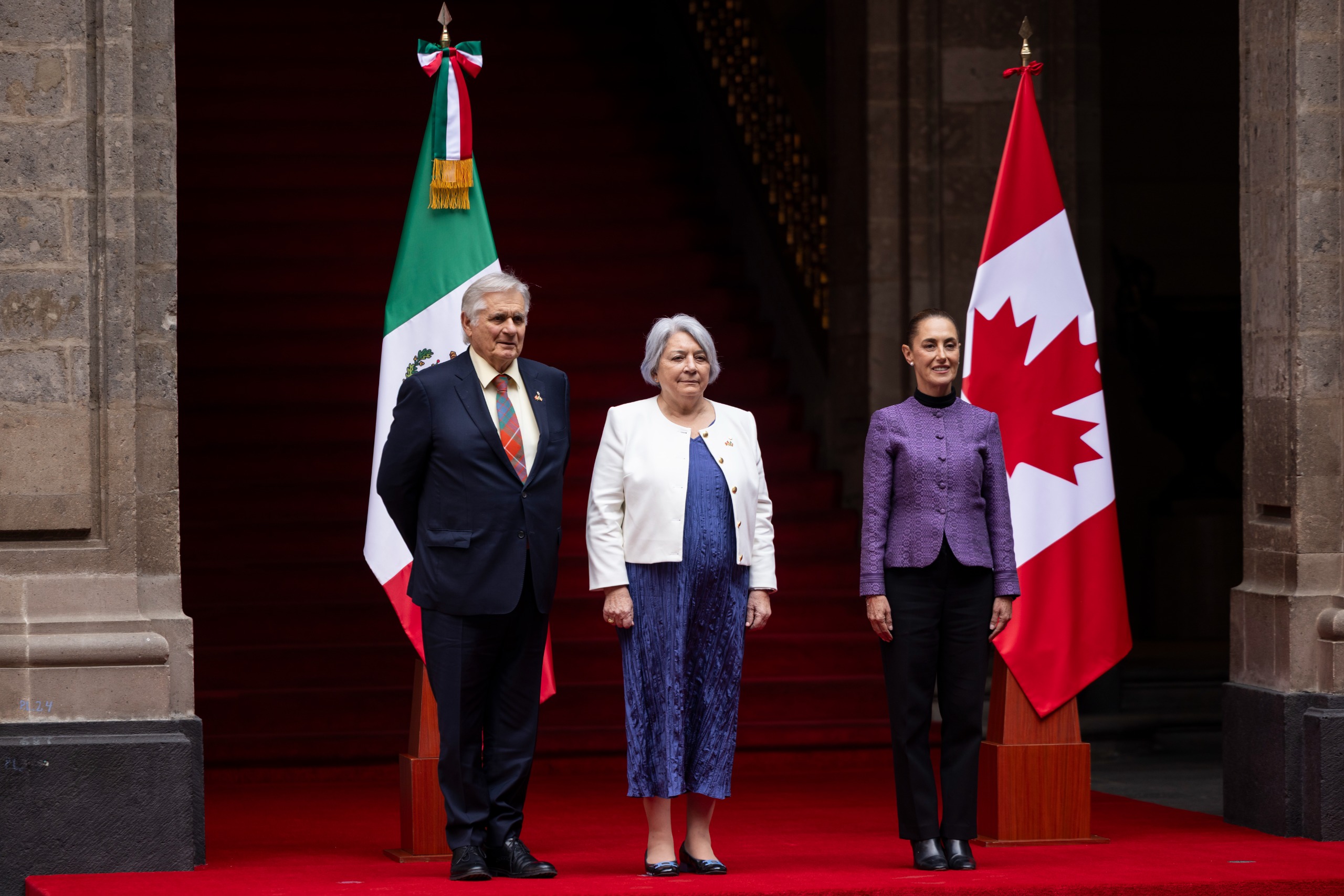 La presidenta Claudia Sheinbaum sostuvo un encuentro protocolario con Mary Simon para fortalecer la relación bilateral y dialogar sobre políticas a favor de pueblos indígenas.