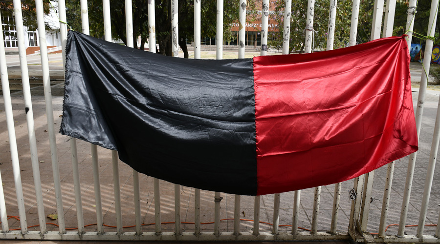 Trabajadores del Instituto del Fondo Nacional de la Vivienda para los Trabajadores (Infonavit) y de los Servicios de Transportes Eléctricos de Ciudad de México ratifican emplazamientos a huelga por falta de acuerdos en negociaciones salariales y contractuales, con posibles impactos en servicios públicos y trámites administrativos.