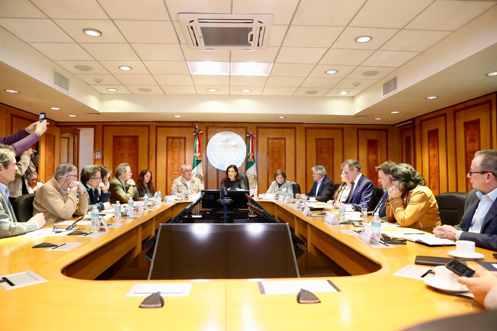 En dicha reunión la diputada presidenta también tuvo oportunidad de recibir retroalimentación sobre el Decálogo de Principios para la Reforma Político-Electoral