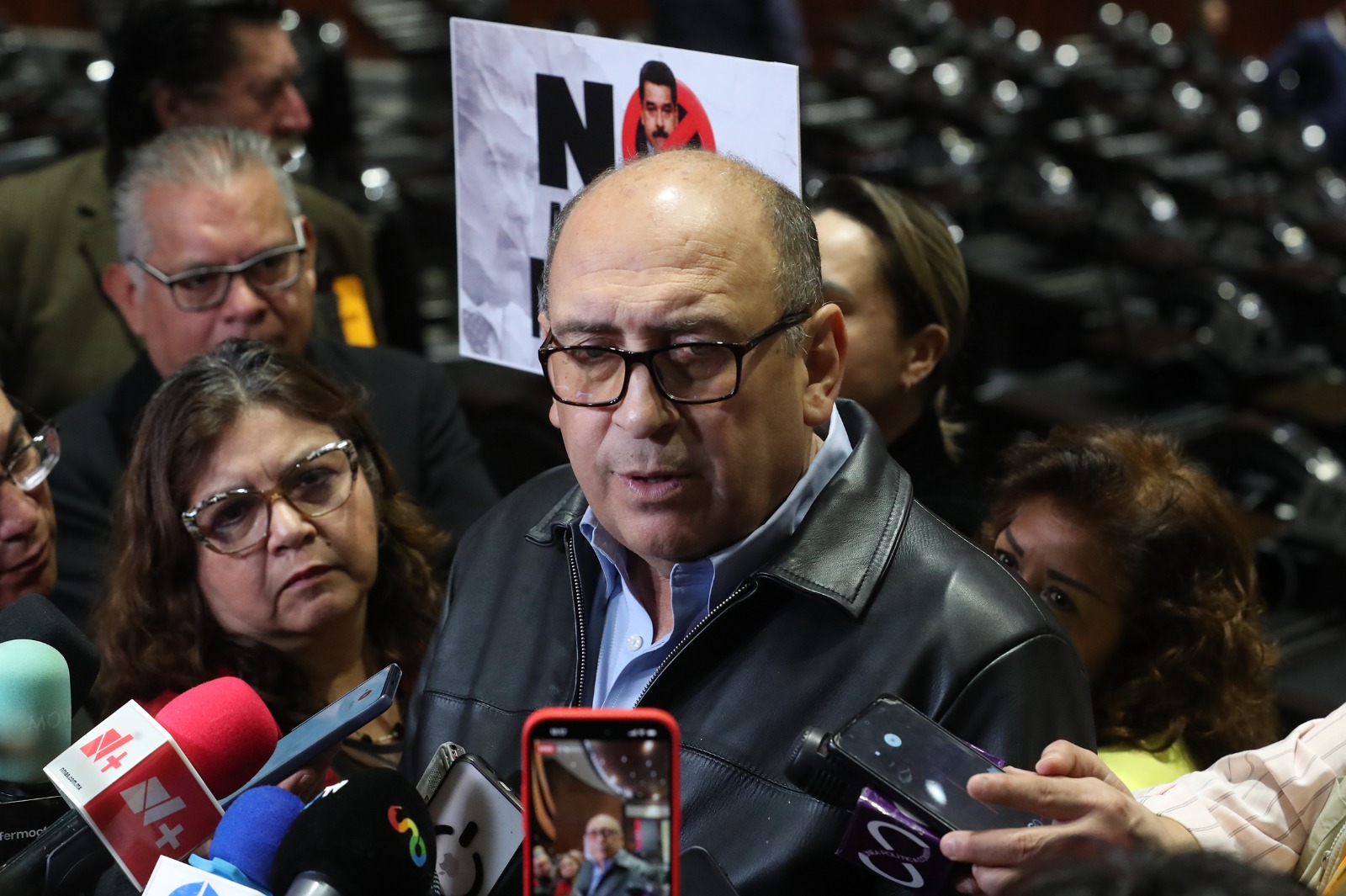 El coordinador del PRI en San Lázaro advirtió endeudamiento acelerado, debilitamiento institucional y una estrategia oficial para anular a la oposición rumbo a 2030.