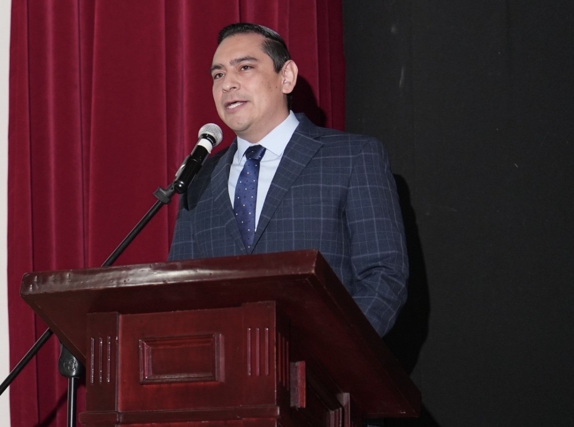 El Tribunal de Justicia del Estado de México determinó que no se acreditó el delito de violación equiparada; el rector afirma que la acusación tuvo motivaciones políticas.