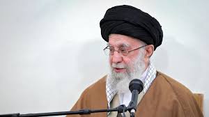 En medio de una escalada militar sin precedentes, el primer ministro israelí, Benjamín Netanyahu, aseguró este sábado que existen indicios de que el líder supremo iraní, Alí Jamenei, podría haber sido eliminado en una ofensiva conjunta de Israel y Estados Unidos.