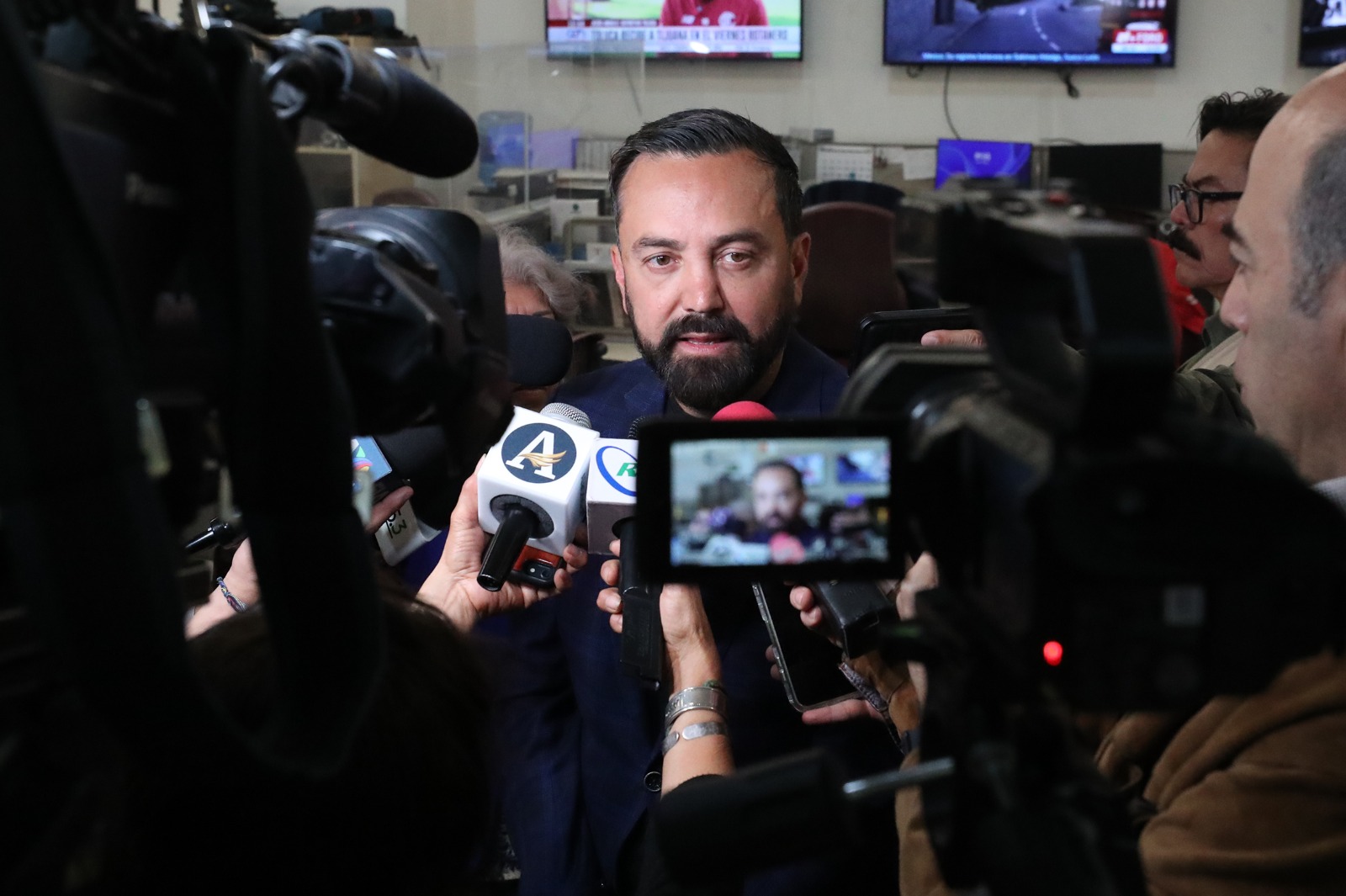 Arturo Ávila que presentará ante autoridad electoral de la CDMX el deslinde de 500 bardas intervenidas a las que lo vincula la alcaldesa en Cuauhtémoc