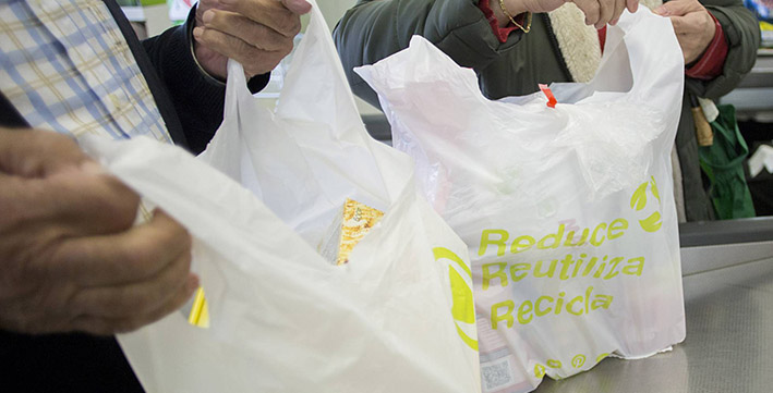 El diputado Ricardo Mejía Berdeja impulsa una reforma a la Ley Federal de Protección al Consumidor para prohibir el cobro de bolsas de acarreo y evitar que la transición ecológica se traslade al consumidor.