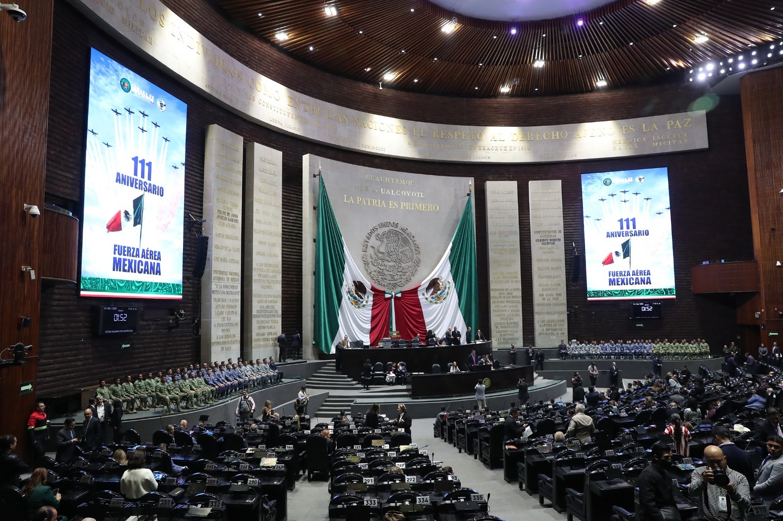 En sesión solemne, legisladores de todas las bancadas reconocieron a la Fuerza Aérea Mexicana como una institución clave para la defensa de la soberanía, la seguridad nacional y el auxilio a la población.