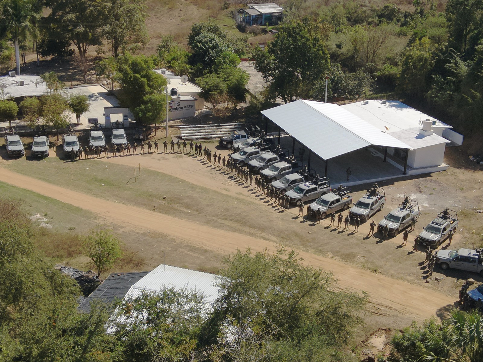 En el marco de la búsqueda de 10 mineros desaparecidos, la Marina intensificó operativos en Concordia, donde aseguró municiones, equipo táctico y un artefacto explosivo, además de inhabilitar campamentos de la delincuencia organizada.